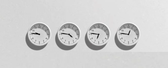 Quatres horloges, quatres horaires