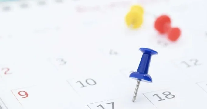 Image de calendrier avec punaise