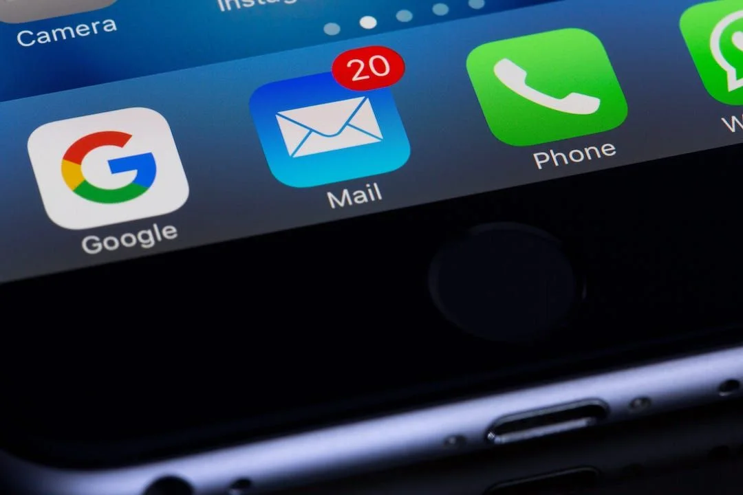 Téléphone avec application mail